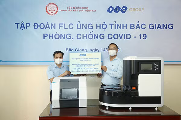 Tập đoàn FLC trao tặng tỉnh Bắc Giang 3 hệ thống xét nghiệm COVID-19 trị giá gần 9 tỷ đồng.