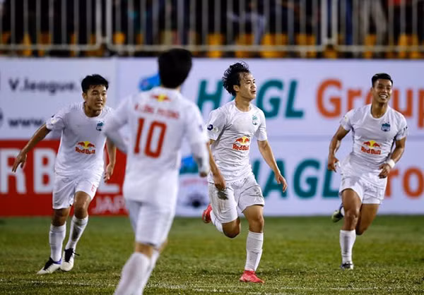 Văn Toàn đã có bàn thắng đầu tiên ở V.League 2021. Ảnh: D.A. Văn Toàn đã có bàn thắng đầu tiên ở V.League 2021. Ảnh: D.A.