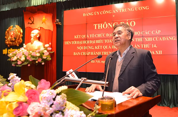 PGS, TS Nguyễn Viết Thông báo cáo chuyên đề tại Hội nghị.