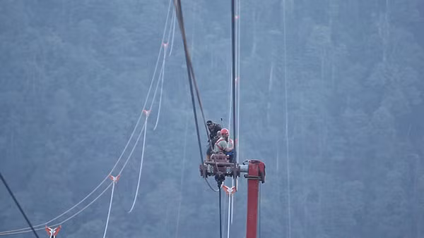 Thi công cáp treo Fansipan.