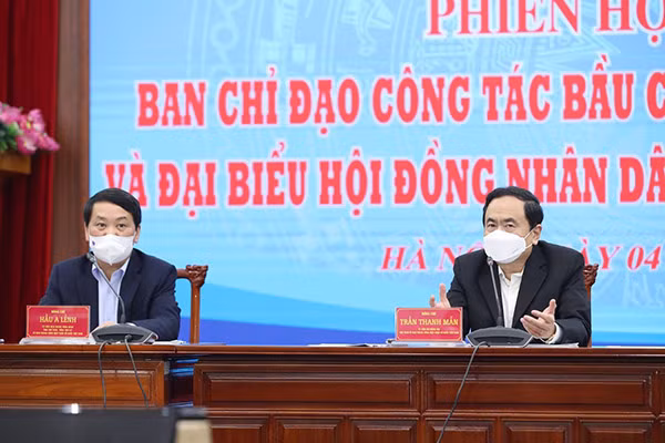 Đồng chí Trần Thanh Mẫn và đồng chí Hầu A Lềnh đồng chủ trì Hội nghị. Đồng chí Trần Thanh Mẫn và đồng chí Hầu A Lềnh đồng chủ trì Hội nghị.