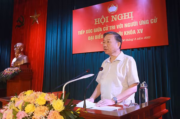 Bộ trưởng Tô Lâm báo cáo cử tri huyện Kim Động về chương trình hành động nếu trúng cử địa biểu Quốc hội khoá XV.