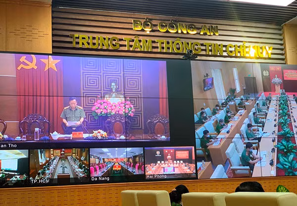 Đại diện lãnh đạo Công an TP Cần Thơ phát biểu tham luận tại điểm cầu Công an TP Cần Thơ.