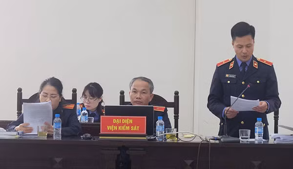 Đại diện Viện Kiểm sát thực hành quyền công tố tại phiên toà.