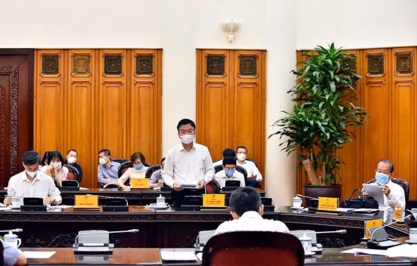 Bộ trưởng Bộ Tư pháp Lê Thành Long phát biểu tại cuộc họp. Bộ trưởng Bộ Tư pháp Lê Thành Long phát biểu tại cuộc họp.