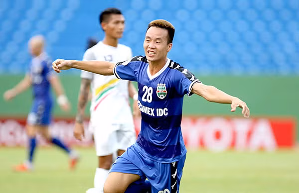 Tô Văn Vũ trong màu áo Becamex Bình Dương. Tô Văn Vũ trong màu áo Becamex Bình Dương.