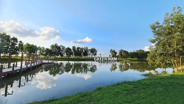 Việc ra mắt hệ thống trang trại sinh thái Green Farm thân thiện với thiên nhiên, nằm trong chiến lược phát triển bền vững, bảo vệ môi trường của Vinamilk. Việc ra mắt hệ thống trang trại sinh thái Green Farm thân thiện với thiên nhiên, nằm trong chiến lược phát triển bền vững, bảo vệ môi trường của Vinamilk.