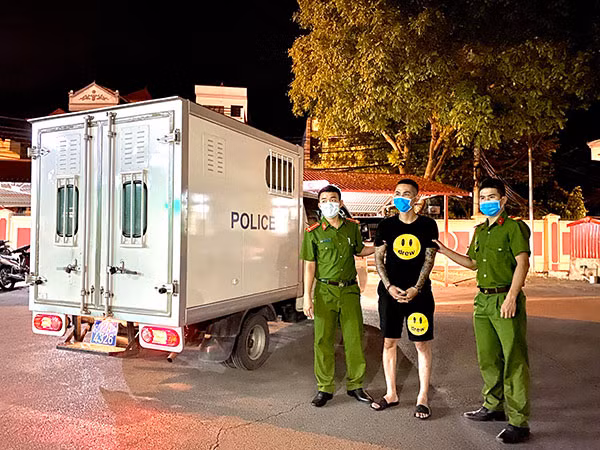 Đối tượng Nguyễn Văn Hồng Quân bị lực lượng Công an bắt giữ.