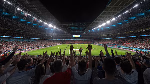 EURO 2021 khiến Ban tổ chức cũng bở hơi tai vì lịch thi đấu.