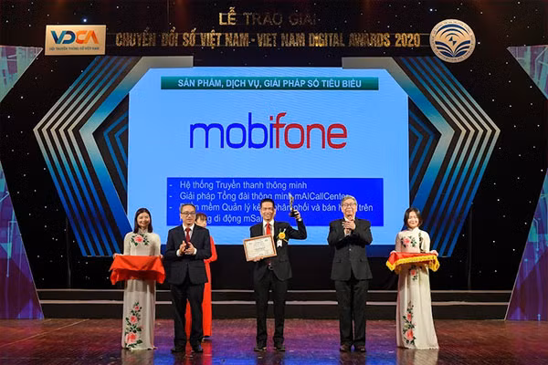 MobiFone được vinh danh tại Lễ trao giải Chuyển đổi số Việt Nam 2020. MobiFone được vinh danh tại Lễ trao giải Chuyển đổi số Việt Nam 2020.