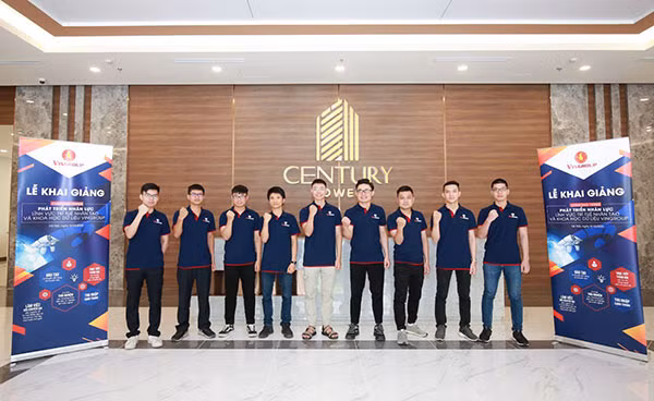 Đội ngũ học viên Khóa 1 – Chương trình Đào tạo Kỹ sư AI Vingroup trong Lễ khai giảng. Đội ngũ học viên Khóa 1 – Chương trình Đào tạo Kỹ sư AI Vingroup trong Lễ khai giảng.