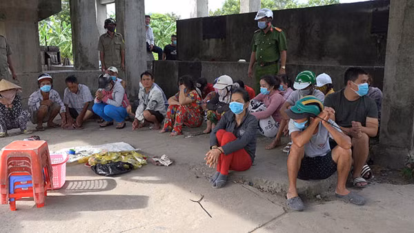 24 con bạc bị bắt giữ tại hiện trường.