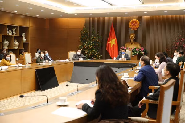 Các chuyên gia, thành viên Ban Chỉ đạo đề nghị kiểm soát chặt chẽ, bảo đảm thực hiện nghiêm các quy định về phòng chống dịch trong lĩnh vực giao thông vận tải nhất là vận chuyển hành khách công cộng. Các chuyên gia, thành viên Ban Chỉ đạo đề nghị kiểm soát chặt chẽ, bảo đảm thực hiện nghiêm các quy định về phòng chống dịch trong lĩnh vực giao thông vận tải nhất là vận chuyển hành khách công cộng.