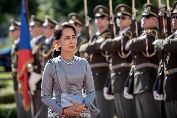 Động thái bắt giữ bà Aung San Suu Kyi và nhiều quan chức cấp cao của quân đội Myanmar đã khiến người dân nước này phẫn nộ. Ảnh: EPA.