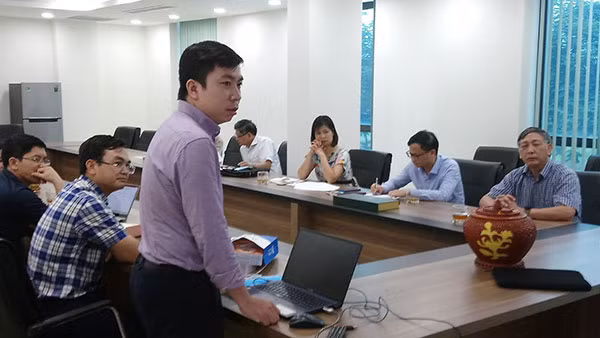 DS. Phan Kế Sơn báo cáo tiến độ thực hiện Dự án tại Nhà máy sản xuất của Công ty Cổ phẩn Dược Mỹ phẩm CVI. DS. Phan Kế Sơn báo cáo tiến độ thực hiện Dự án tại Nhà máy sản xuất của Công ty Cổ phẩn Dược Mỹ phẩm CVI.