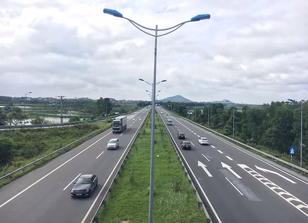 Nhiều dự án BOT dừng thu phí bị xuống cấp, đang thiếu vốn bảo trì.
