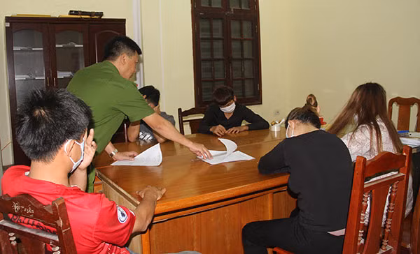 Các đối tượng có liên quan.