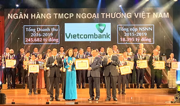 Vietcombank được vinh doanh đơn vị nộp Ngân sách lớn nhất cả nước năm 2020.