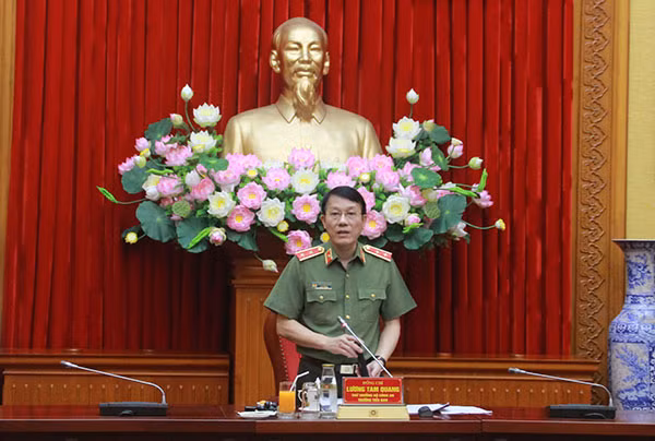 Thứ trưởng Lương Tam Quang phát biểu tại phiên họp.