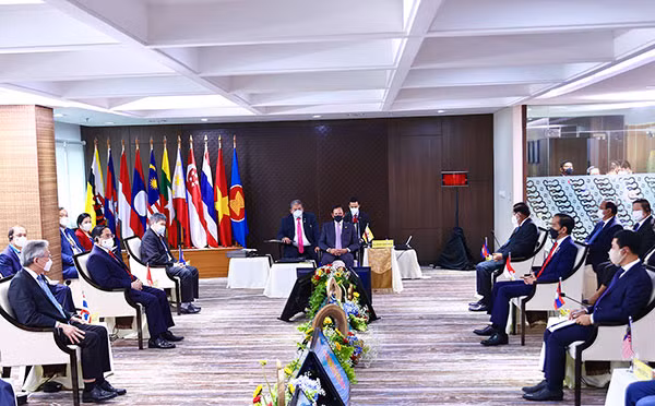 Kết thúc Hội nghị, nước Chủ tịch ASEAN đã ra Tuyên bố Chủ tịch về kết quả Hội nghị, trong đó có 5 điểm ASEAN đã đồng thuận về vấn đề Myanmar.