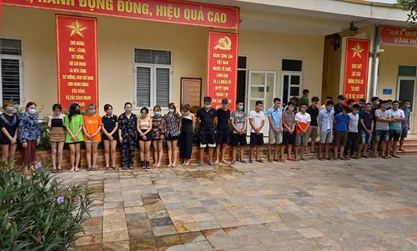 40 đối tượng đã có kết quả xét nghiệm ban đầu âm tính với COVID-19. 40 đối tượng đã có kết quả xét nghiệm ban đầu âm tính với COVID-19.