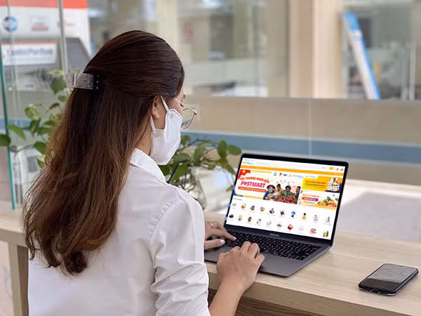Hàng chục nghìn sản phẩm, nông sản, đặc sản được đưa thành công lên sàn Postmart.vn, mở ra kênh tiêu thụ mới cho người dân và các hộ kinh doanh. Hàng chục nghìn sản phẩm, nông sản, đặc sản được đưa thành công lên sàn Postmart.vn, mở ra kênh tiêu thụ mới cho người dân và các hộ kinh doanh.