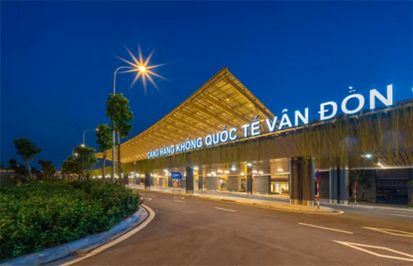 Nhiều chuyến bay đi, đến Cảng hàng không quốc tế Vân Đồn phải huỷ vì dịch COVID-19.
