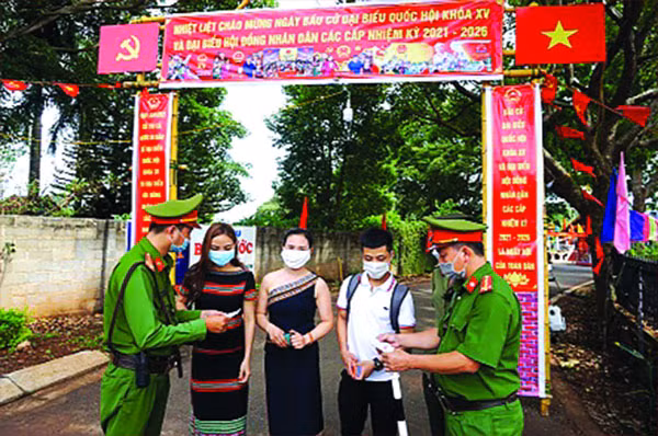 Công an Đắc Lắk bảo vệ an ninh trật tự và tuyên truyền ngăn chặn chống phá bầu cử. Công an Đắc Lắk bảo vệ an ninh trật tự và tuyên truyền ngăn chặn chống phá bầu cử.