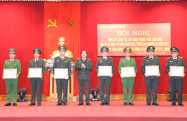 Các tập thể, cá nhân được khen thưởng trong công tác xây dựng Phong trào “Toàn dân BVANTQ” năm 2020 và tăng cường cơ sở (giai đoạn 2011 - 2020). Các tập thể, cá nhân được khen thưởng trong công tác xây dựng Phong trào “Toàn dân BVANTQ” năm 2020 và tăng cường cơ sở (giai đoạn 2011 - 2020).