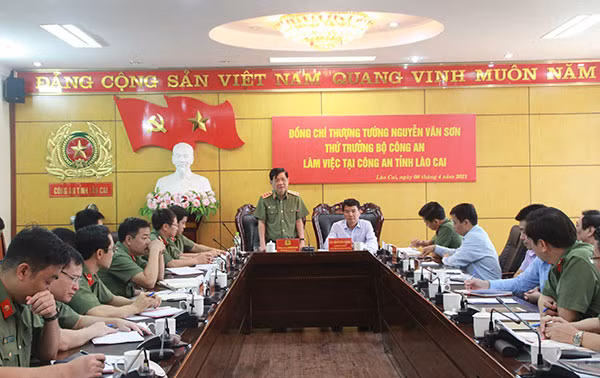 Thứ trưởng Nguyễn Văn Sơn phát biểu tại buổi làm việc.