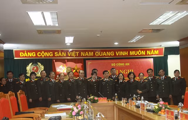 Thứ trưởng Nguyễn Văn Sơn và các đại biểu tại Hội nghị.