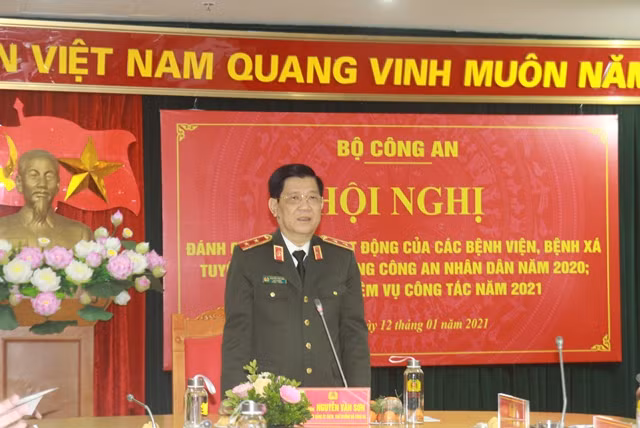Thứ trưởng Nguyễn Văn Sơn phát biểu chỉ đạo Hội nghị.