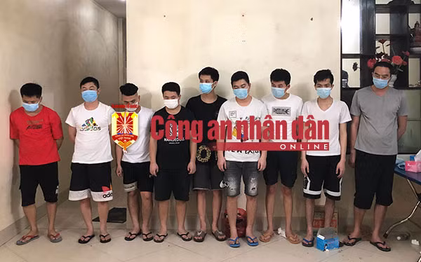 Người Trung Quốc nhập cảnh trái phép vào Việt Nam. Người Trung Quốc nhập cảnh trái phép vào Việt Nam.
