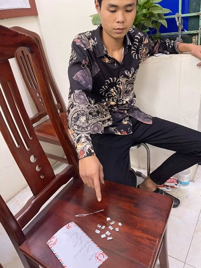 Đối tượng và tang vật.