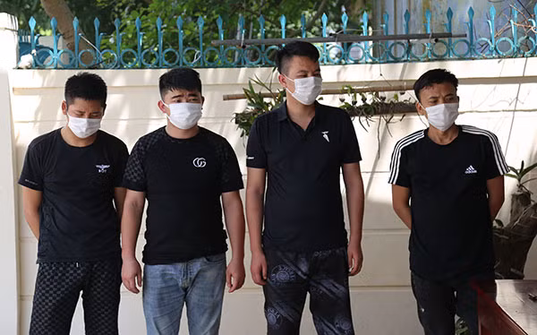 Các đối tượng người Trung Quốc nhập cảnh trái phép bị bắt giữ.