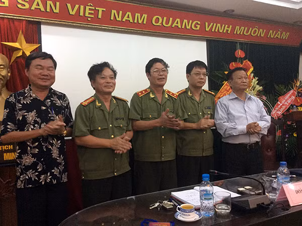 Ban Chấp hành Chi hội Nhà văn Công an nhiệm kỳ 2015-2020. Ban Chấp hành Chi hội Nhà văn Công an nhiệm kỳ 2015-2020.