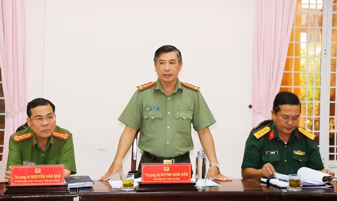 Thượng tá Huỳnh Hoài Hận, phát biểu chỉ đạo triển khai phương án.