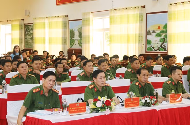 Các đại biểu tham dự hội nghị.