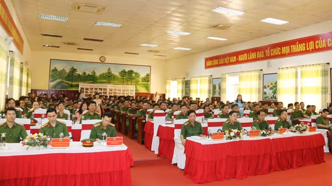 Toàn cảnh Hội nghị.