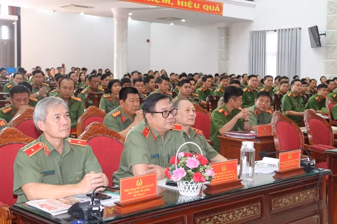 Toàn cảnh Hội nghị.