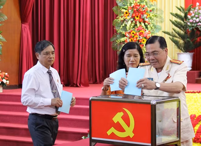 Các đại biểu bầu cử Ban Chấp hành Đảng bộ tỉnh Sóc Trăng khóa mới.