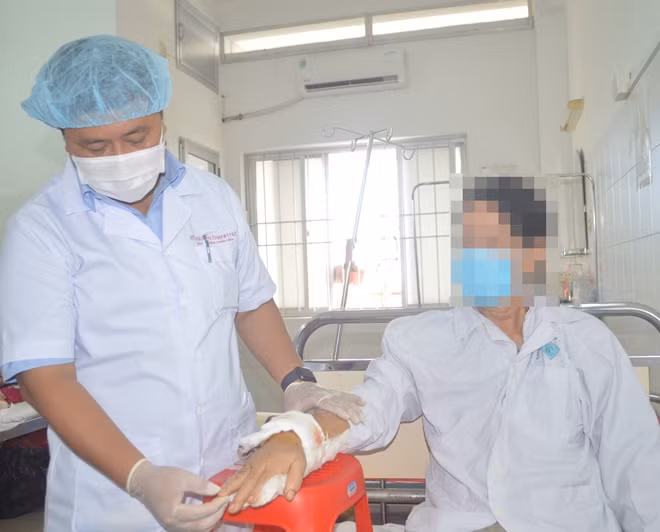 Các ngón tay của bệnh nhân hồng hào sau phẫu thuật.