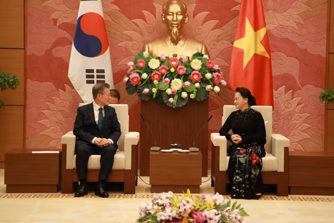 Hai bên nhất trí khuyến khích, tạo điều kiện thuận lợi cho tăng cường giao lưu hợp tác giữa các cấp, các ngành, các cơ quan của Quốc hội hai nước