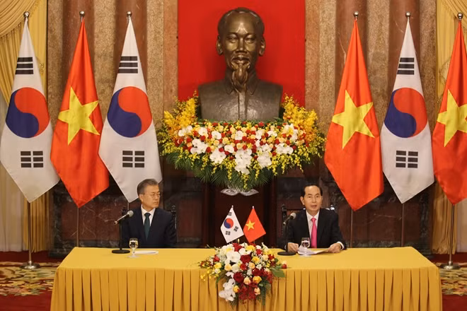 Chủ tịch nước Trần Đại Quang và Tổng thống Moon Jae-in tại cuộc họp báo chung