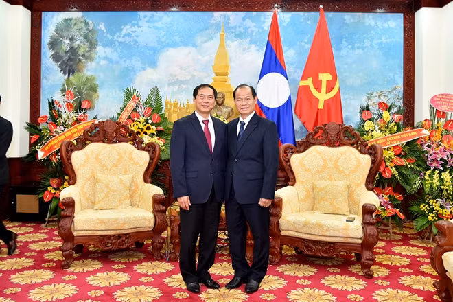 Thứ trưởng Bùi Thanh Sơn và Đại sứ Lào Thongsavanh Phomvihane