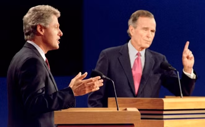 Sau khi thất bại trong cuộc chạy đua Tổng thống năm 1992, ông Bush vẫn là một chính trị gia uy tín. Nhấn mạnh đến sự hào phóng trong tâm hồn, ông đã giữ một mối quan hệ thân thiết với người từng là đối thủ của mình, ông Bill Clinton.