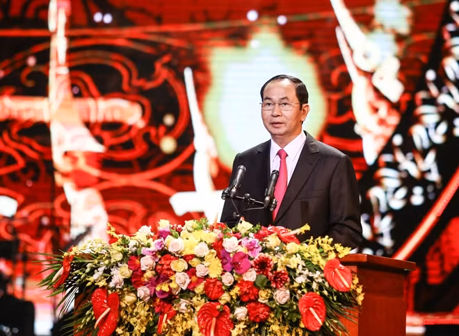 Chủ tịch nước Trần Đại Quang nêu rõ, năm 2017, toàn Đảng, toàn dân và toàn quân ta đã đoàn kết thống nhất, nỗ lực phấn đấu, vượt qua khó khăn thử thách, đạt được những thành tựu quan trọng trên các lĩnh vực.