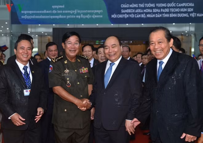 Thủ tướng Nguyễn Xuân Phúc và Thủ tướng Hun Sen. Ảnh: VOV