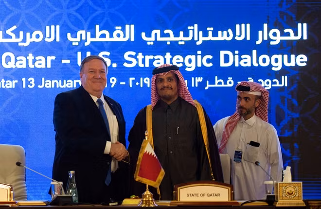 Ngoại trưởng Mỹ Mike Pompeo và người đồng cấp Qatar, Mohammed bin Abdulrahman bin Jassim Al Thani. Ảnh Reuters.