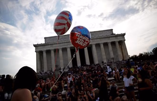 Khu tưởng niệm Lincoln Memorial trước màn pháo hoa chúc mừng sinh nhật nước Mỹ. Ảnh Reuters